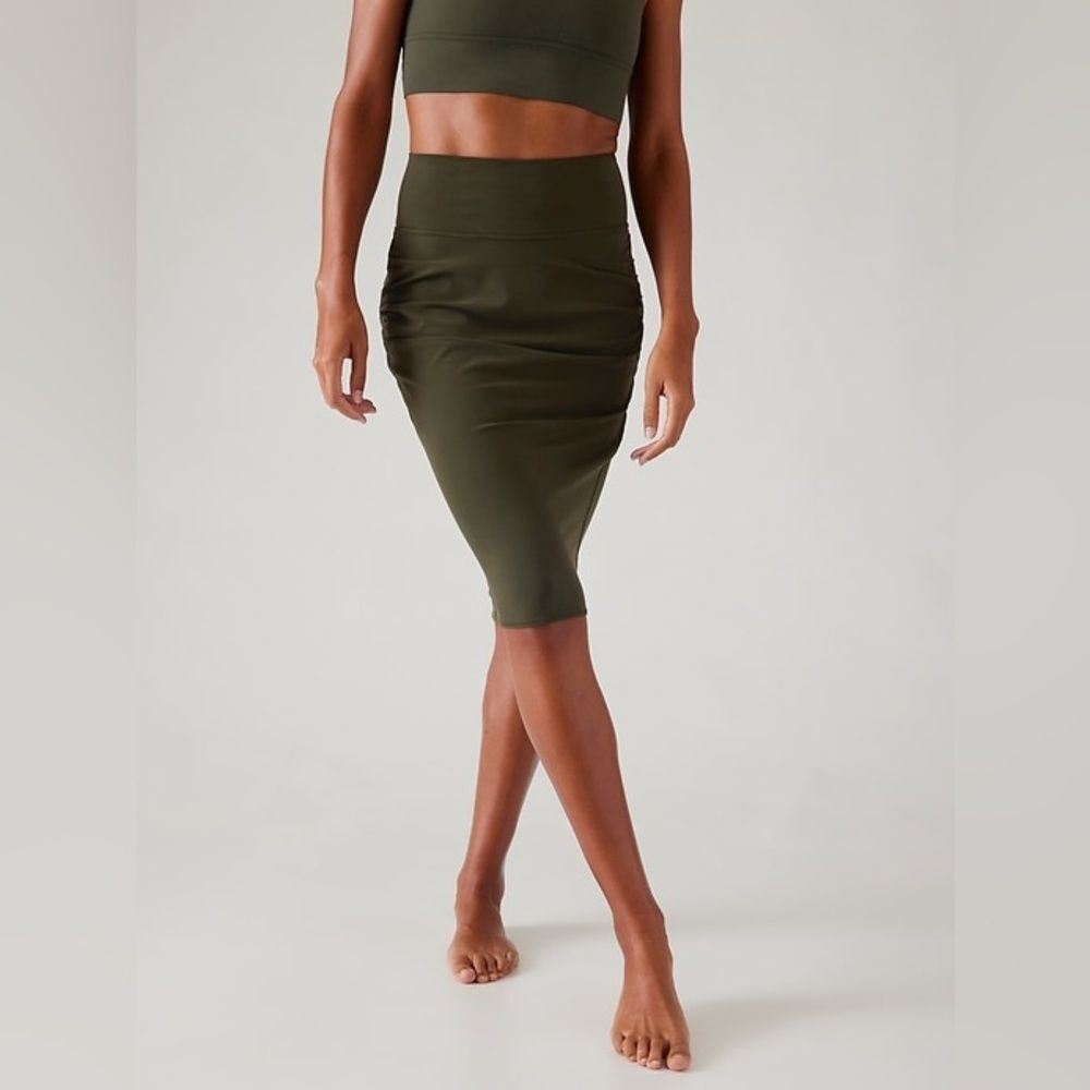 Athleta Transcend High Rise Skirt | XSmall | Aspen Olive
